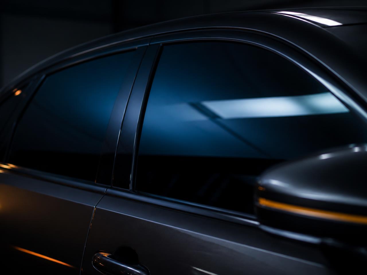 Vidro automotivo com película premium aplicada